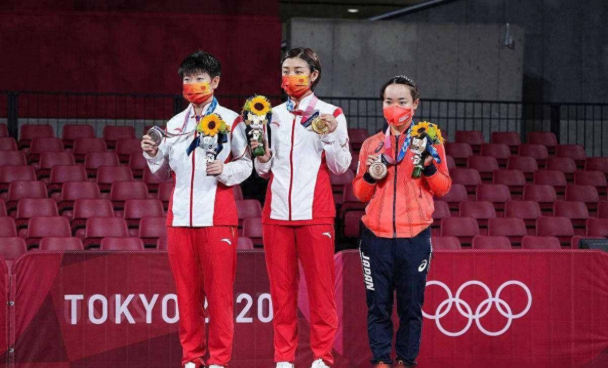 包含东契奇重返赛场，出色发挥首场状态出色，中国队观众沸腾！上演精彩一战的词条