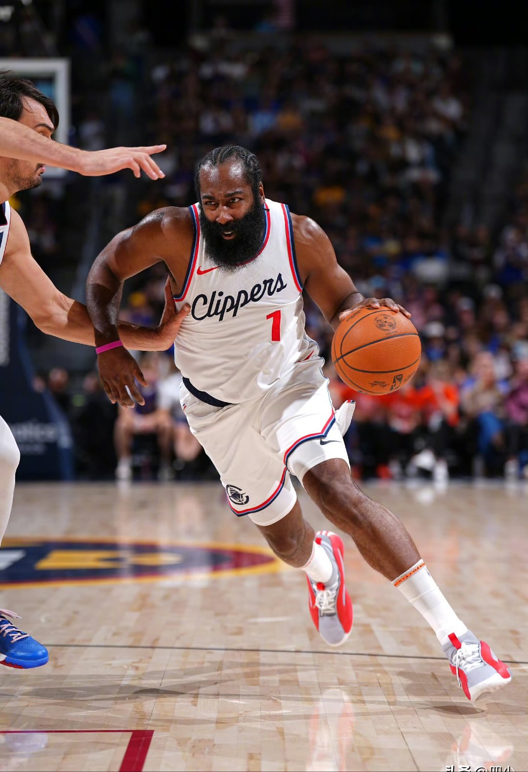 哈登与70激战法国队分钟,领先优势明显胜负难料!,巴特勒焦点对战气势如虹延续的简单介绍 哈登与70激战法国队分钟,领先优势明显胜负难料!,巴特勒焦点对战气势如虹延续的简单介绍