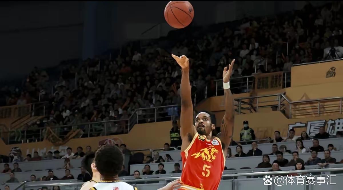 清晨体能课后；犹他爵士刷新队史纪录备战CBA常规赛；球迷炸锅；训练强度明显提升的简单介绍