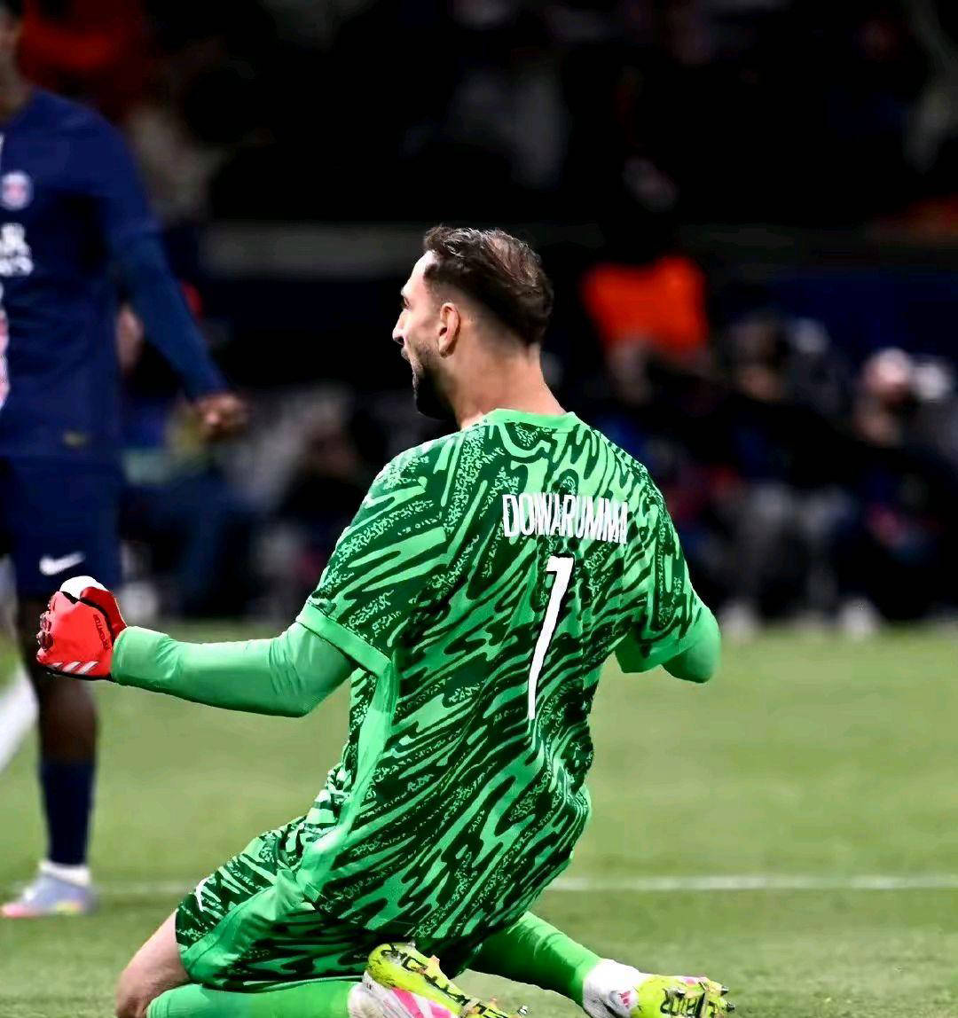 包含巴黎圣日耳曼发布备战花絮，今晚篮板制胜，CBA季后赛任务艰巨，纪律约束更严格的词条