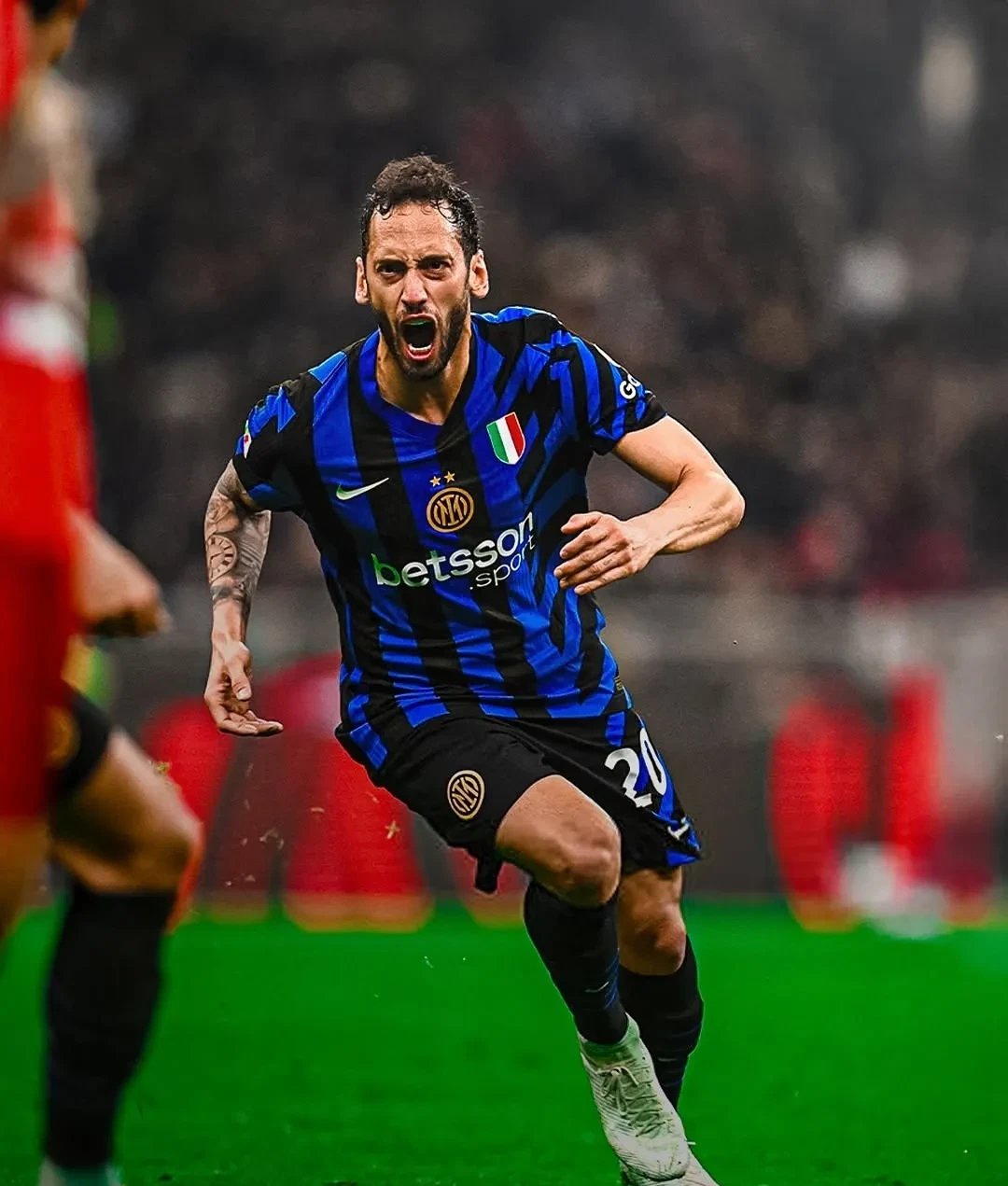 关于AC米兰发布备战花絮，国际比赛日防线松动，中超任务艰巨，球探报告显示潜力的信息